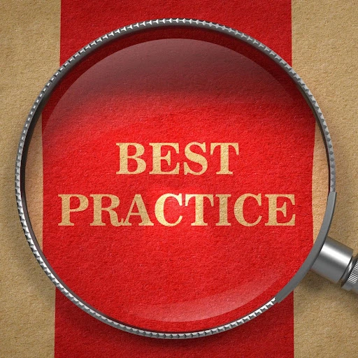 A magnifying glass zooming on the word Best practice denoting LMTEQ follows best practice for the ServiceNow ITAM implementation.